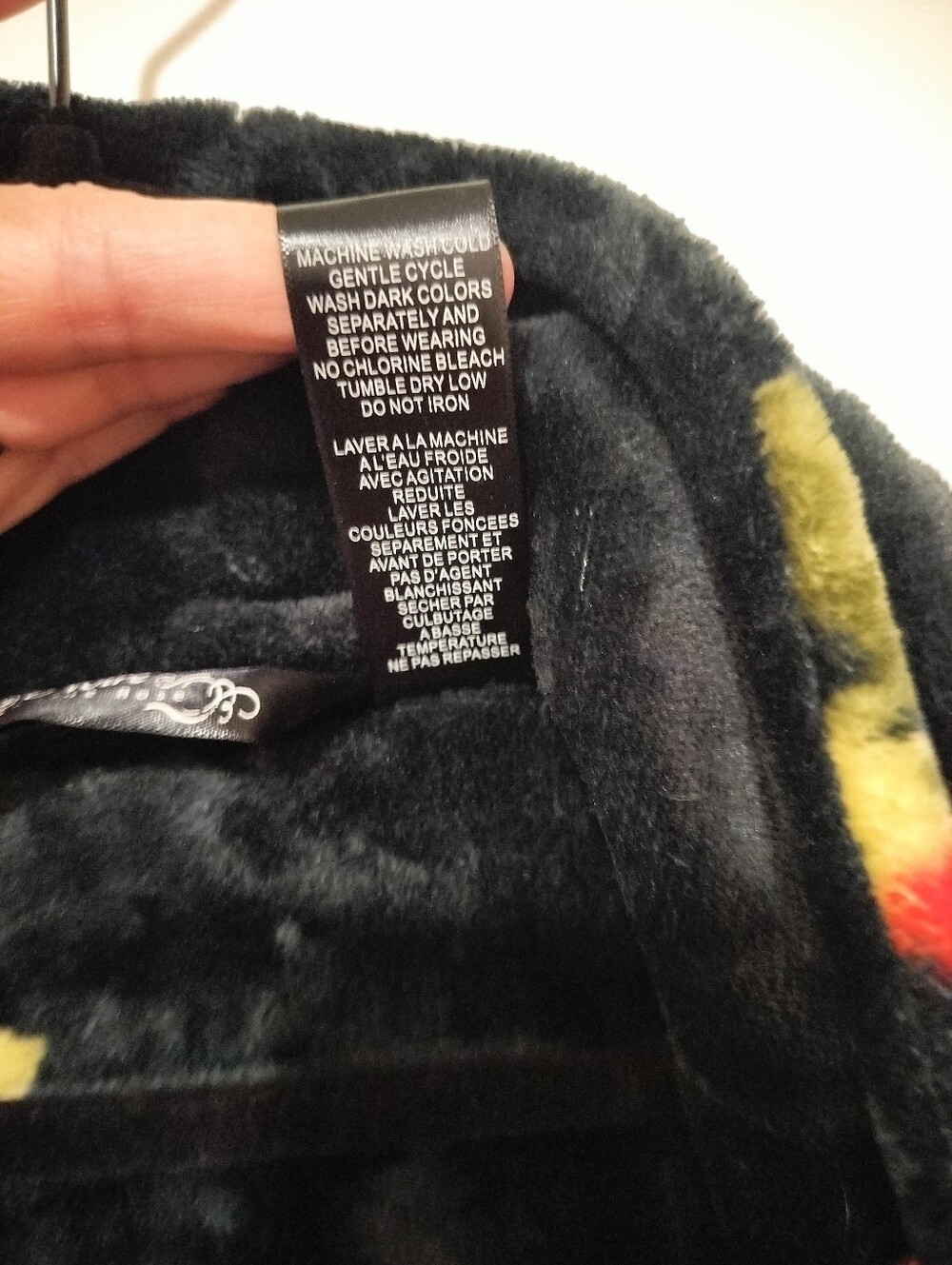 Jasmine Rose Noire Women's XL Black Red Floral Plush Velour Bathrobe - Picture 3 of 5